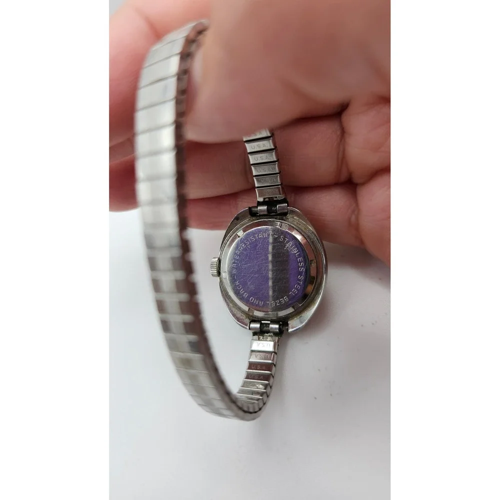 Le Gant‎ QS Manual Wind Watch Womens Water Resistant Silver Tone Blue Dial Date
